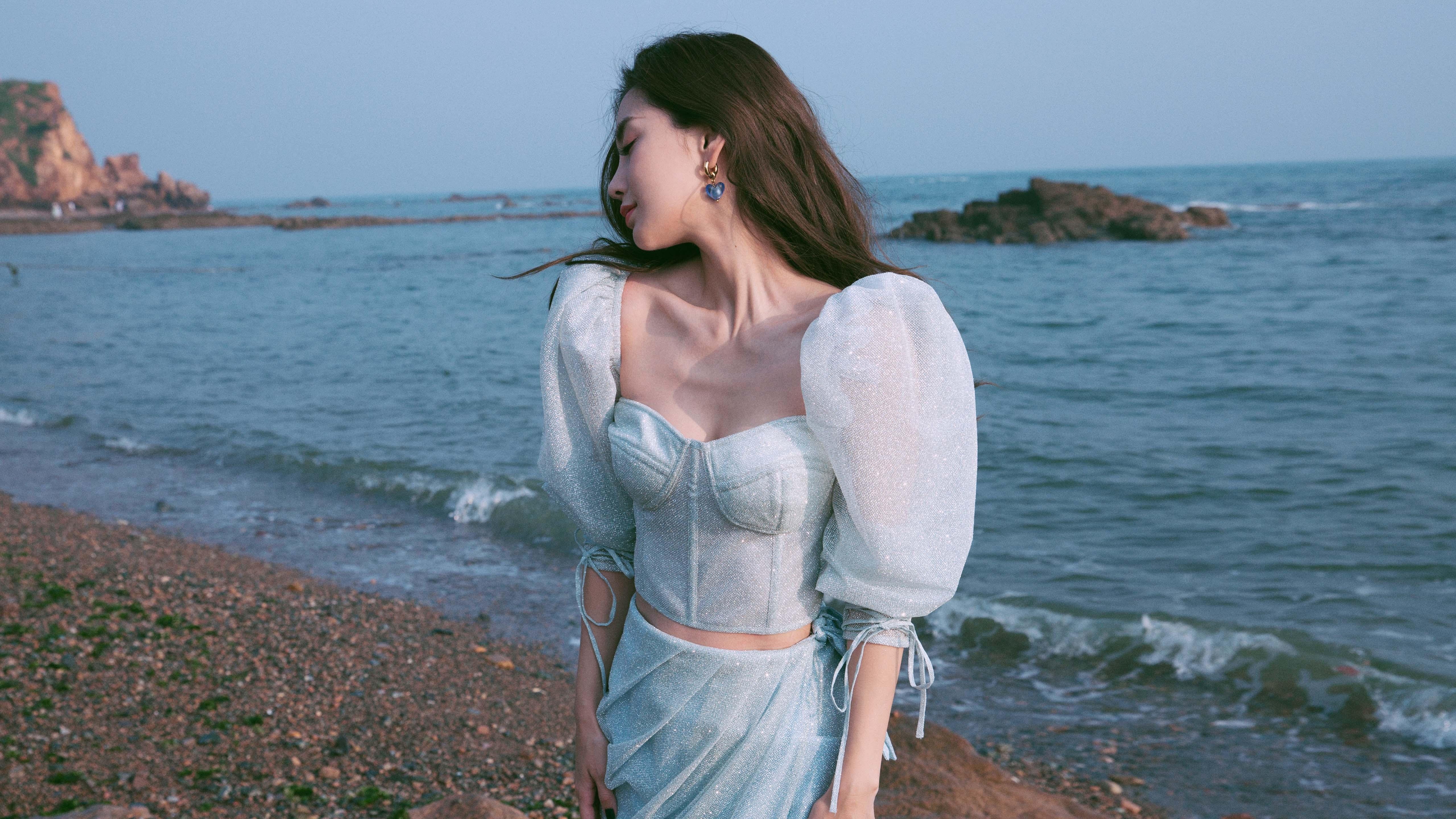 kaiyun.com-足球职业联赛上演激烈对抗，赛况扣人心弦，职业足球赛事